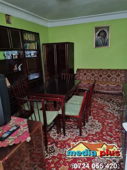 Apartament cu 3 camere semidecomandat în Central
