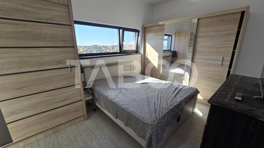 Apartament cu 3 camere decomandat, mobilat în Piața Cluj