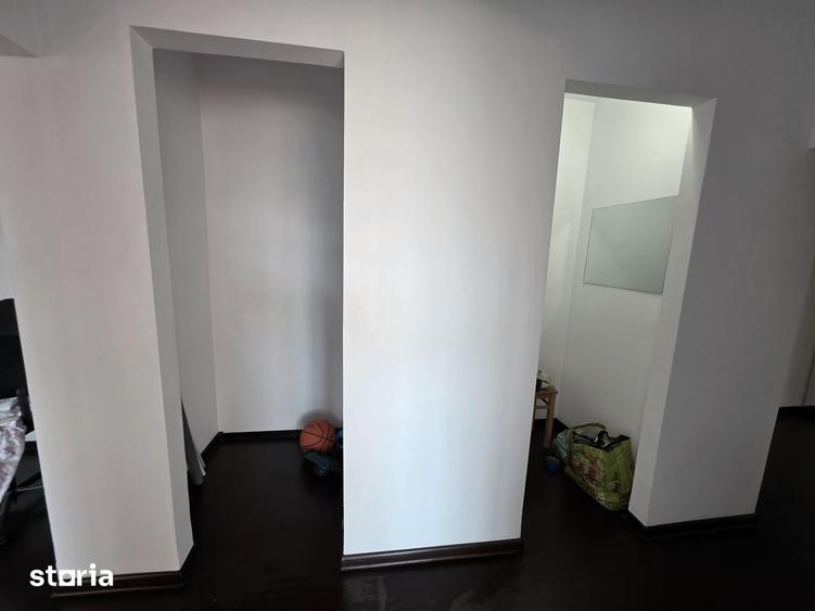 Apartament cu 3 camere decomandat în Tei