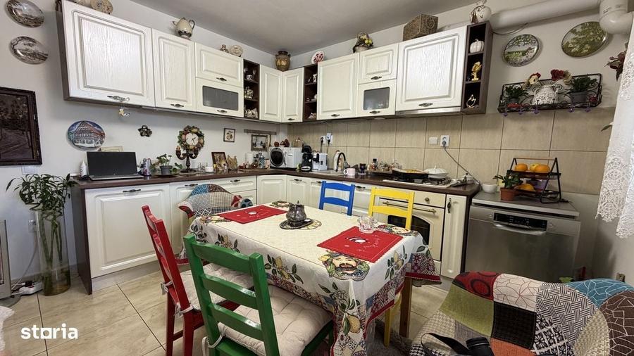 Casă cu 4 camere în Vărăști
