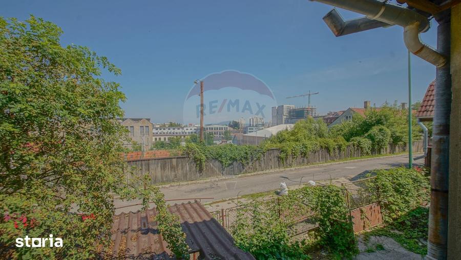 Casă cu 4 camere cu Teren 104 Mp în Central