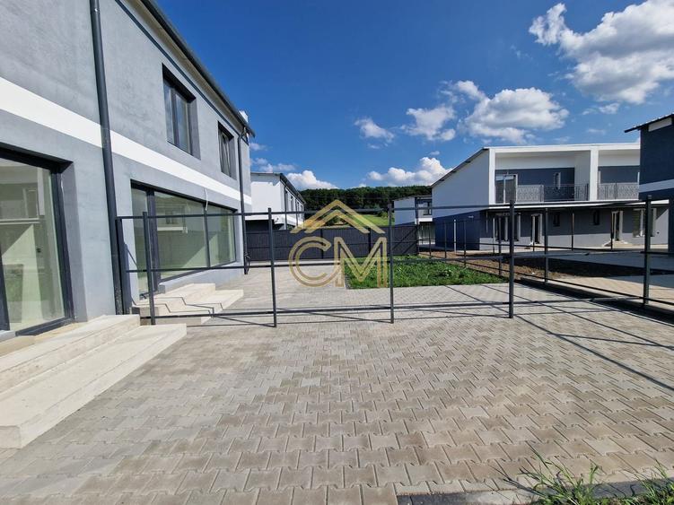 Duplex cu 4 camere cu Canalizare în Rășinari
