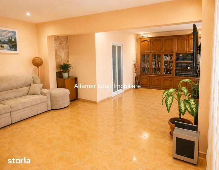 Apartament cu 4 camere decomandat în Berceni