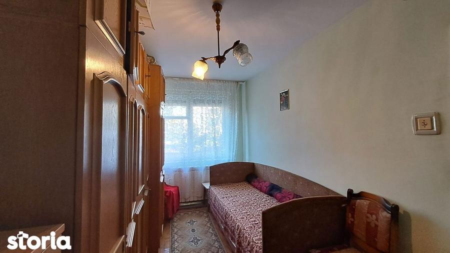 Apartament cu 3 camere semidecomandat în Decebal