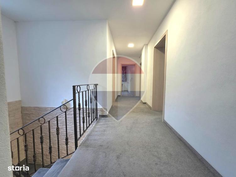 Casă cu 4 camere cu Teren 689 Mp în Central