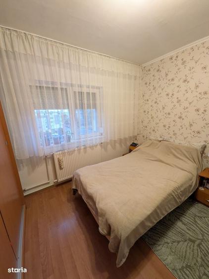 Apartament cu 2 camere semidecomandat în Craiovița Nouă