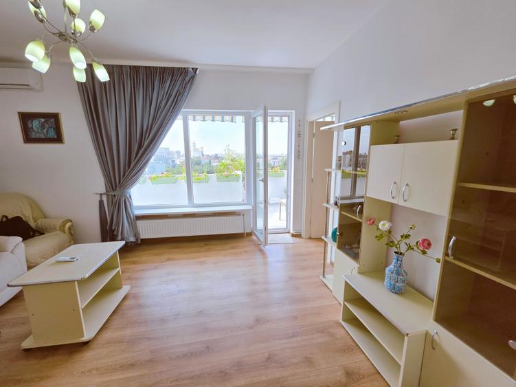 Apartament cu 3 camere semidecomandat în Cișmigiu