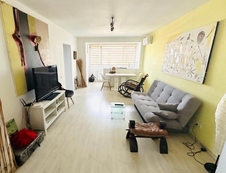 Apartament cu 3 camere semidecomandat, mobilat în Drumul Taberei
