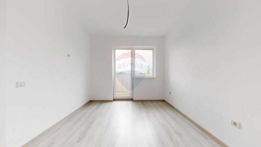 Apartament cu 2 camere semidecomandat în Sânpetru