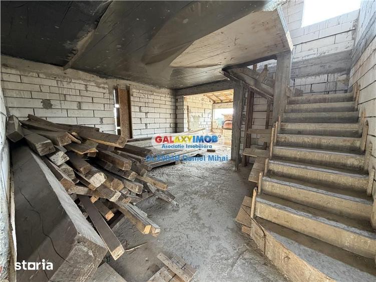 Casă cu 8 camere cu Teren 500 Mp în Clinceni