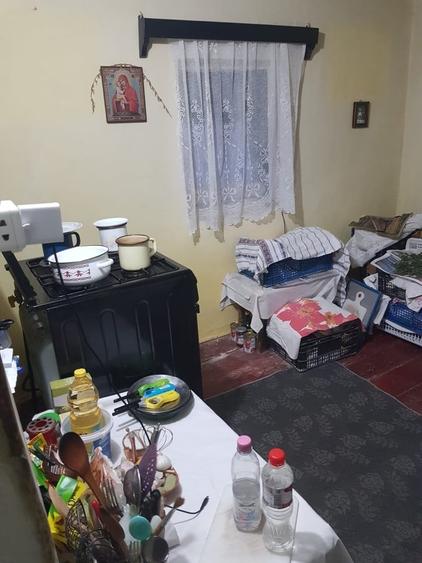 Casă cu 2 camere cu Teren 1734 Mp în Central