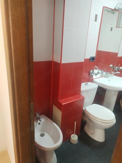 Apartament cu 2 camere semidecomandat în Calea București