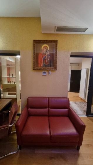 Penthouse cu 5 camere decomandat, mobilat în Central
