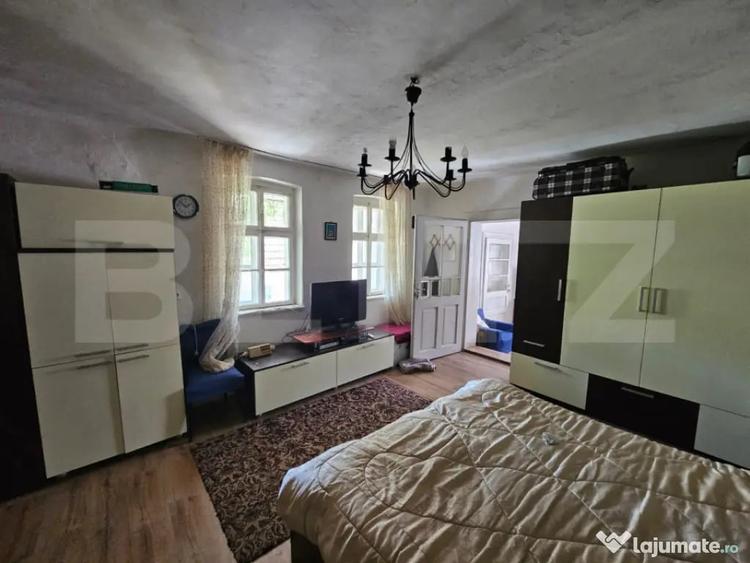 Casă cu 5 camere cu Teren 1249 Mp în Laz (Săsciori)