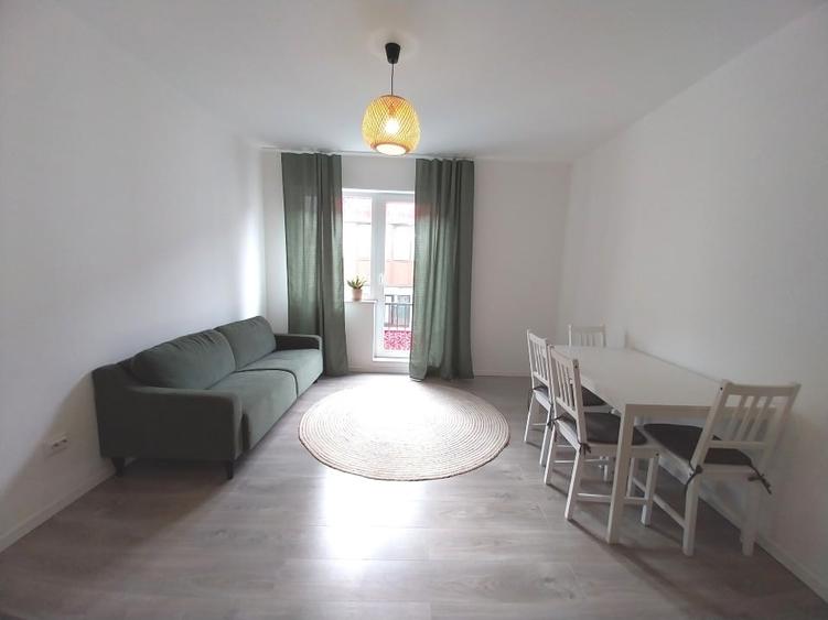 Apartament cu 3 camere decomandat, mobilat în Florești