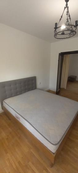 Apartament cu 2 camere semidecomandat, mobilat în P-ța Victoriei