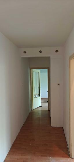 Apartament cu 3 camere semidecomandat în Rogerius