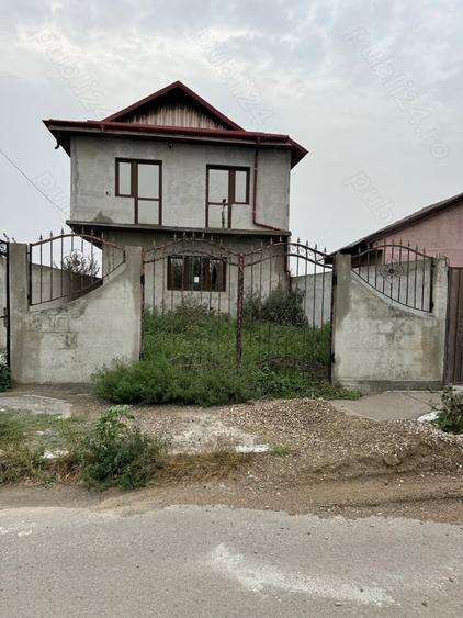 Casă cu 5 camere cu Teren 250 Mp în Chercea
