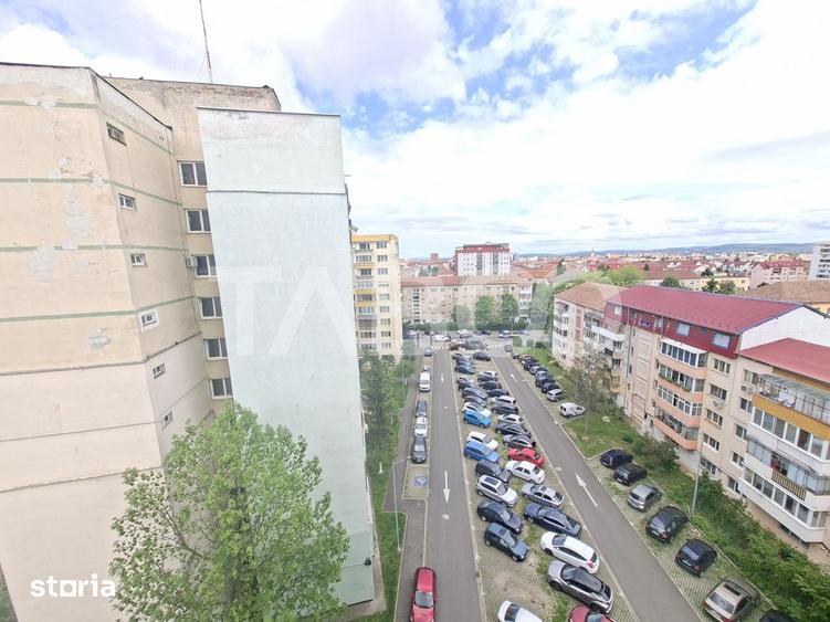 Apartament cu 3 camere semidecomandat, mobilat în Mihai Viteazul