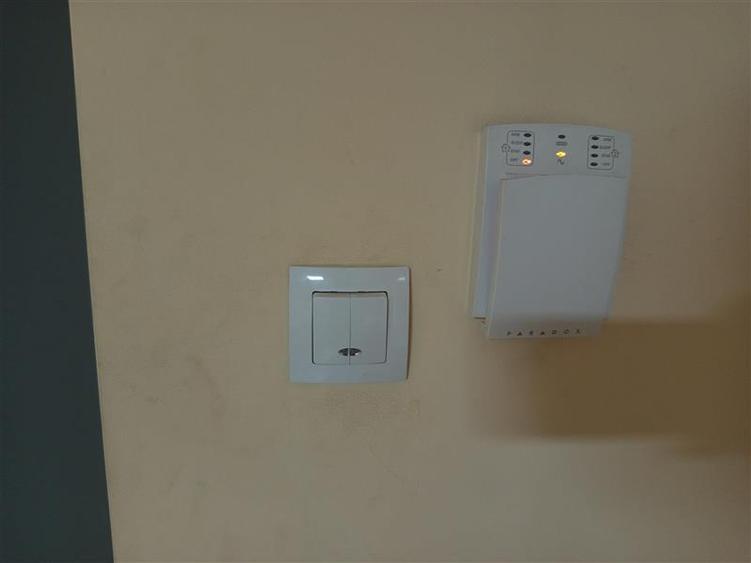 Casă individuală cu 7 camere cu Canalizare în Vest
