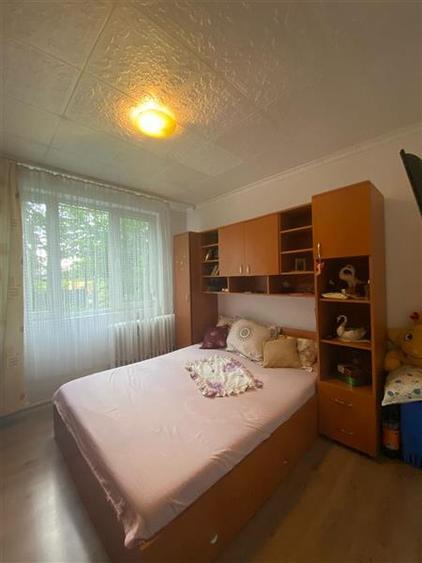 Apartament cu 3 camere semidecomandat, mobilat în Berceni