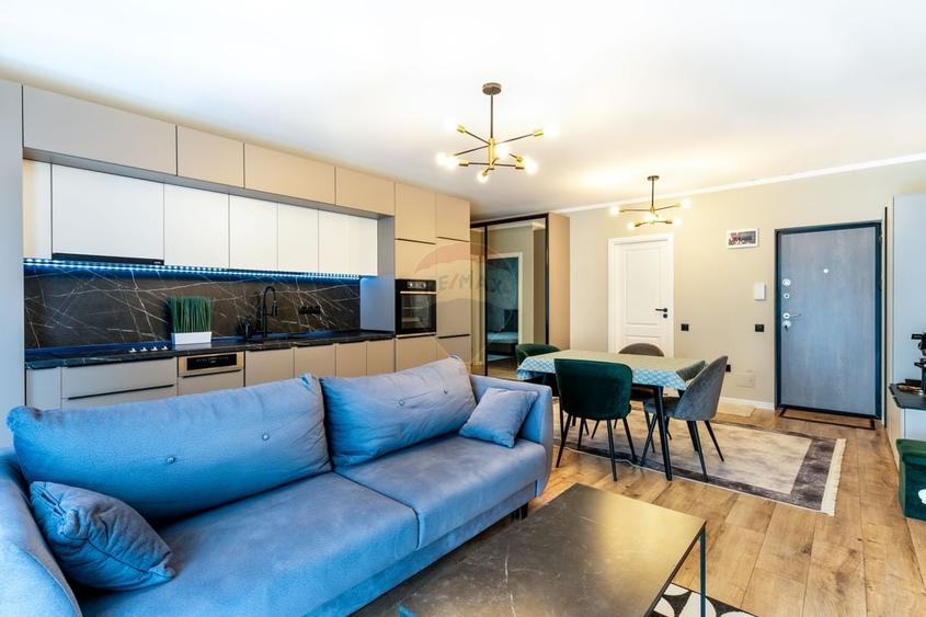 Apartament cu 3 camere semidecomandat, mobilat în Florești