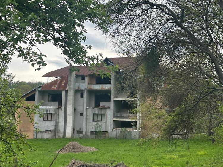 Spațiu comercial, de 900 mp, în Hotarele