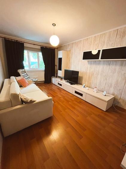 Apartament de inchiriat, 3 camere, parter