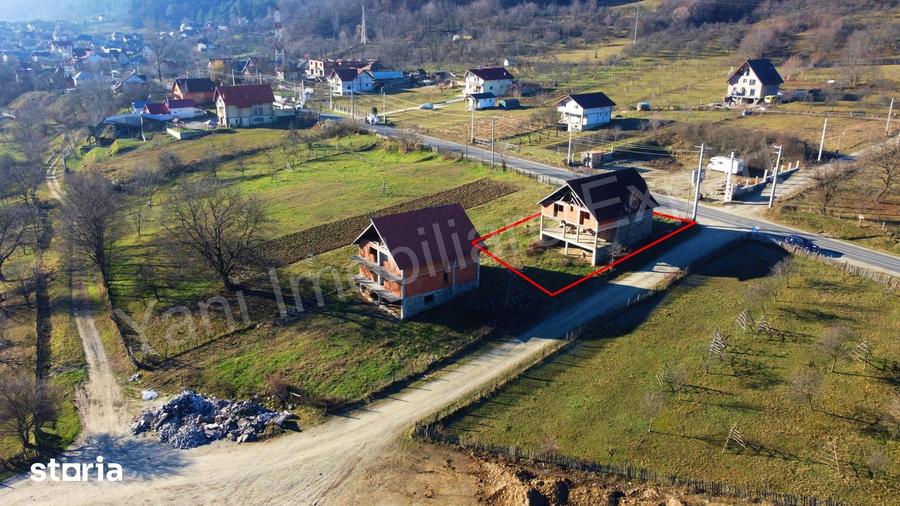 Casă cu 6 camere cu Teren 588 Mp în Corbeni