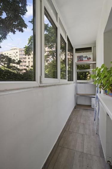 Apartament cu 3 camere decomandat, mobilat în Tei