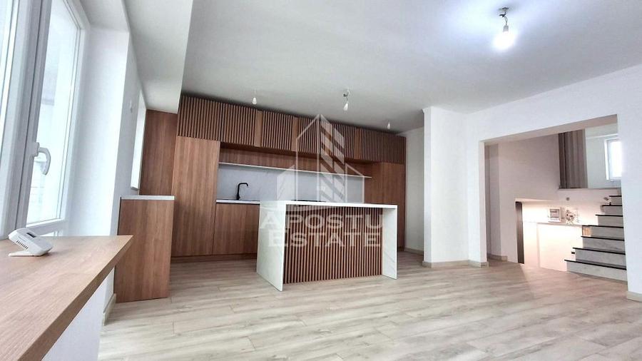 Apartament cu 3 camere decomandat, mobilat în Polivalentă