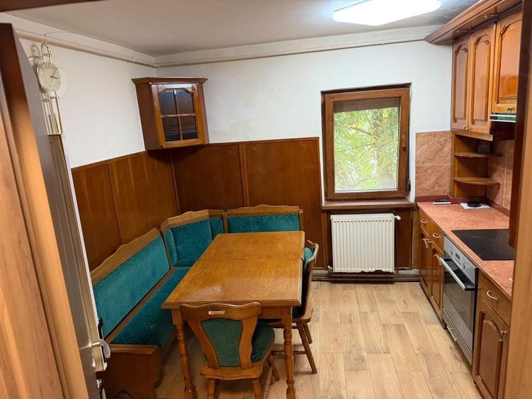 Apartament cu 3 camere decomandat în Exterior Vest