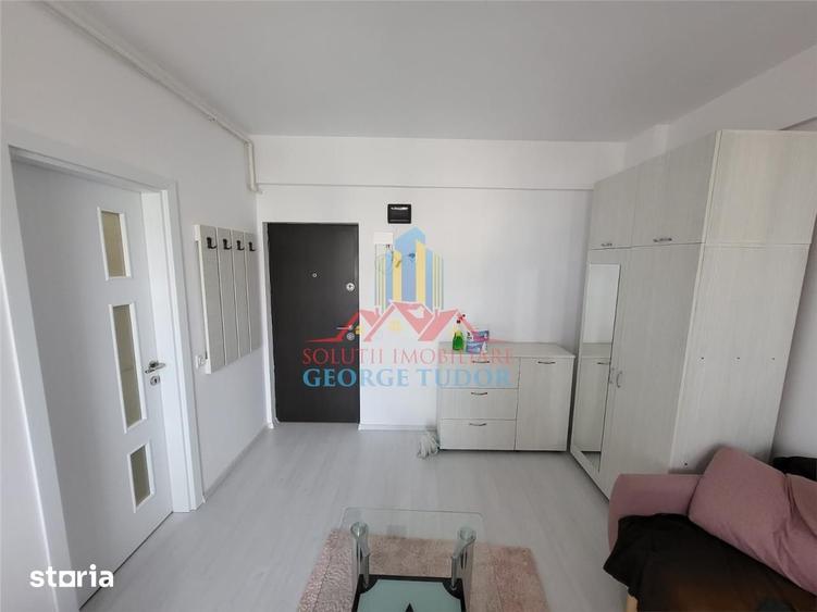 Garsonieră decomandată în Roșu