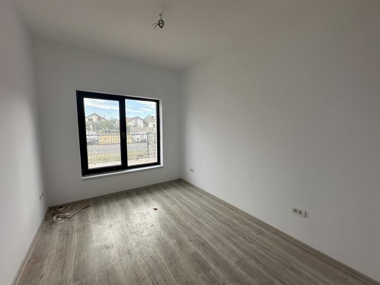 Duplex cu 5 camere cu Canalizare în Moșnița Nouă
