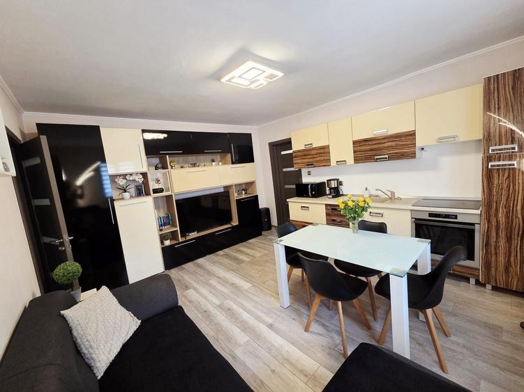 Apartament cu 3 camere decomandat, mobilat în Dâmbovița