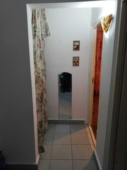 Apartament cu 3 camere semidecomandat în Sud