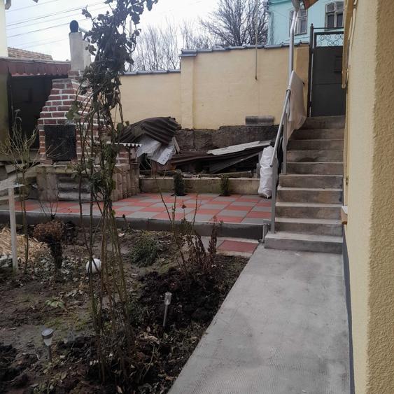 Casă cu 4 camere în Central