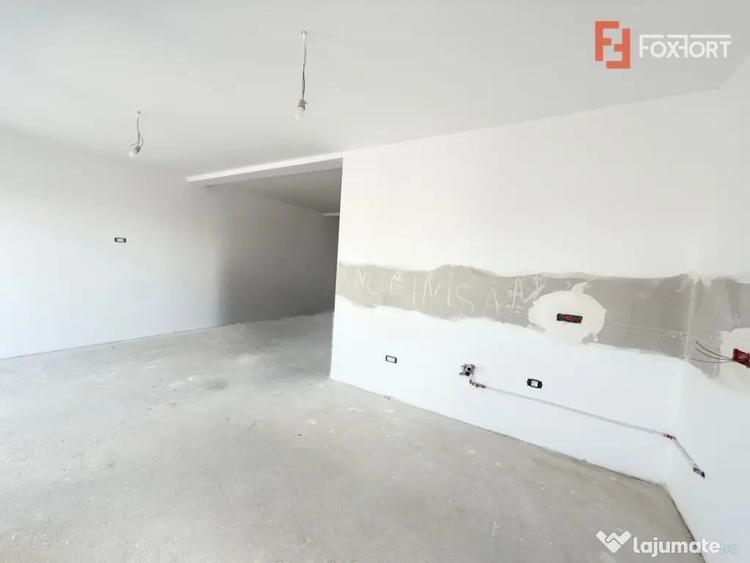 Apartament cu 4 camere în Torontalului