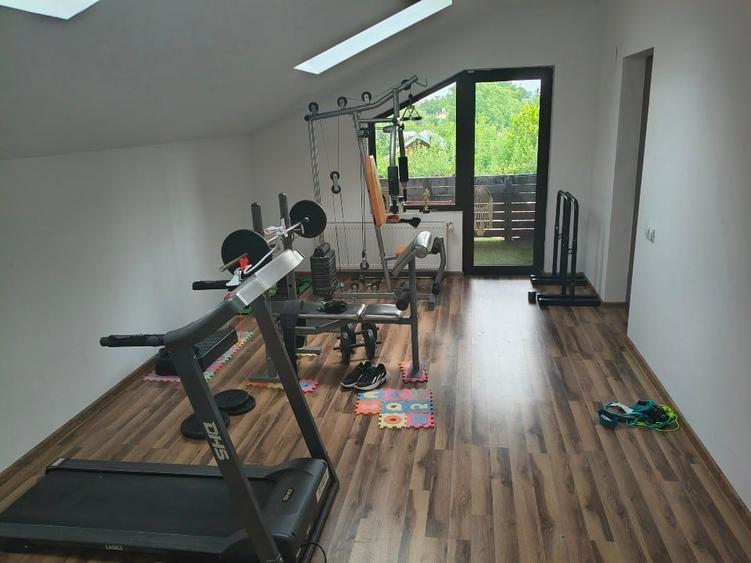 Casă individuală cu 5 camere cu Garaj în Dârza