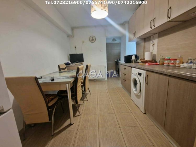 Apartament cu 4 camere decomandat în Central