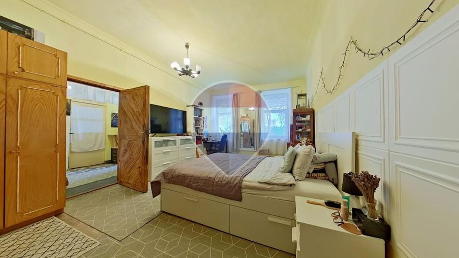 Apartament cu 3 camere semidecomandat, mobilat în P-ța Mihai Viteazul