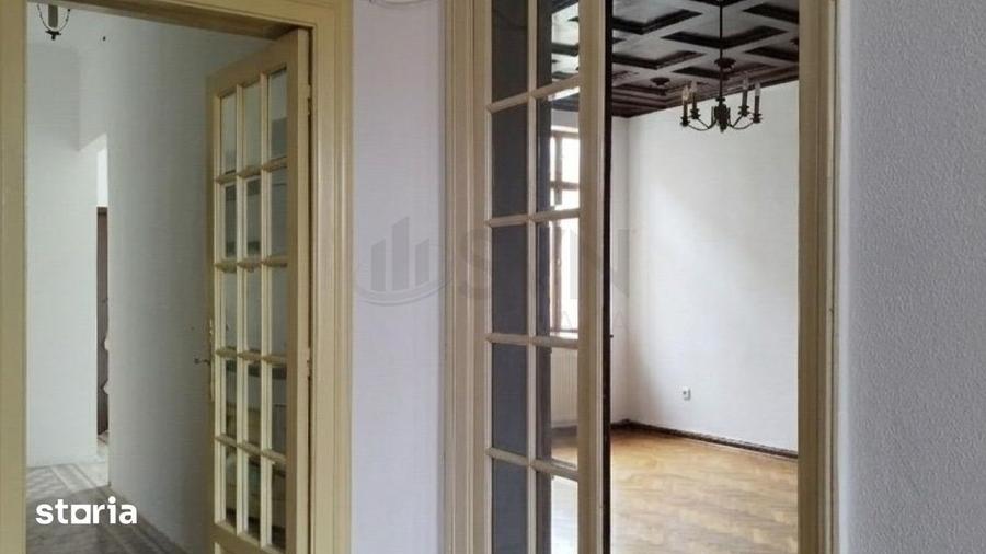 Apartament cu 3 camere decomandat în Moșilor