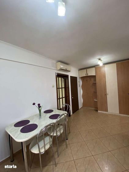 Apartament cu 3 camere în Decebal