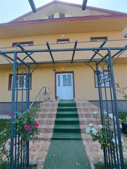 Casă cu 6 camere cu Canalizare în Bucium