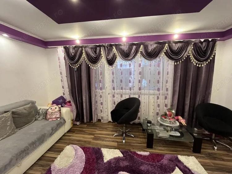 Apartament cu 4 camere decomandat în Central