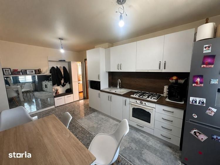 Apartament 3 camere, 70 mp + balcon, 2 bai, centrala noua, boxa Cr - 1