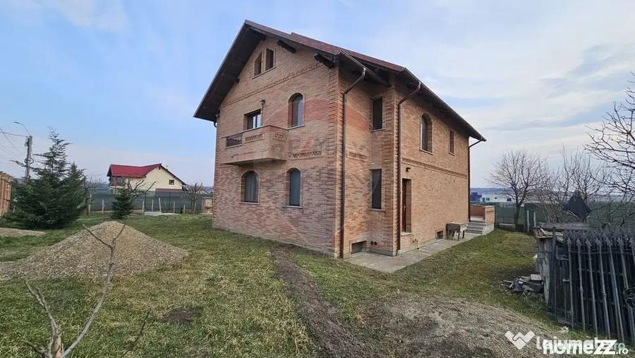 Casă cu 5 camere cu Teren 840 Mp în Șcheia