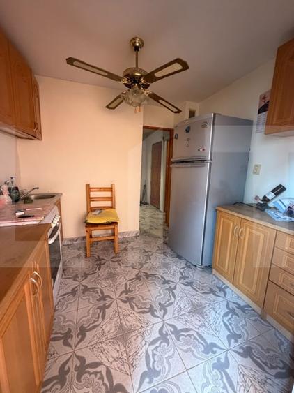 Apartament cu 3 camere decomandat, mobilat în Rovine