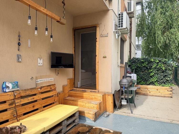 Apartament cu 3 camere decomandat în Dobroești
