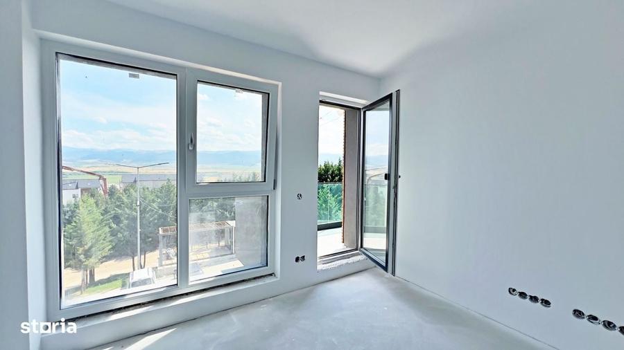 Apartament cu 3 camere decomandat în Cristian